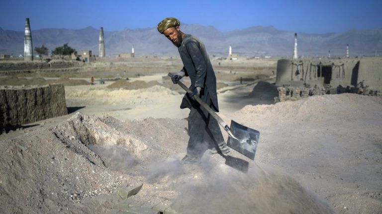 Ваксинираните срещу COVID-19 в Афганистан са вече към 7 милиона,