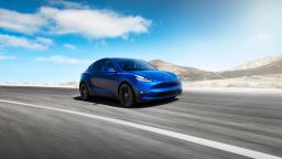 Учени превърнаха автомобил на Tesla във водородна кола