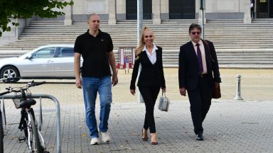 Фолкпевицата Луна вече реално а не само на думи се