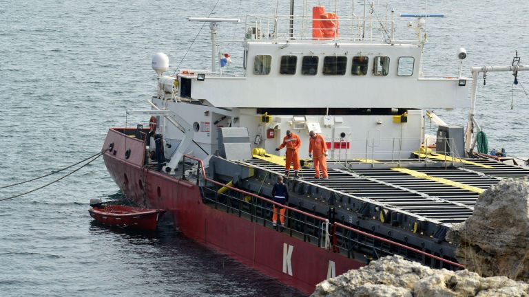 Операцията по освобождаването на кораба Vera su, заседнал край Камен