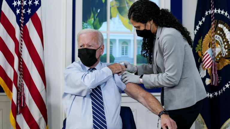 Американският президент Джо Байдън беше имунизиран днес с трета доза