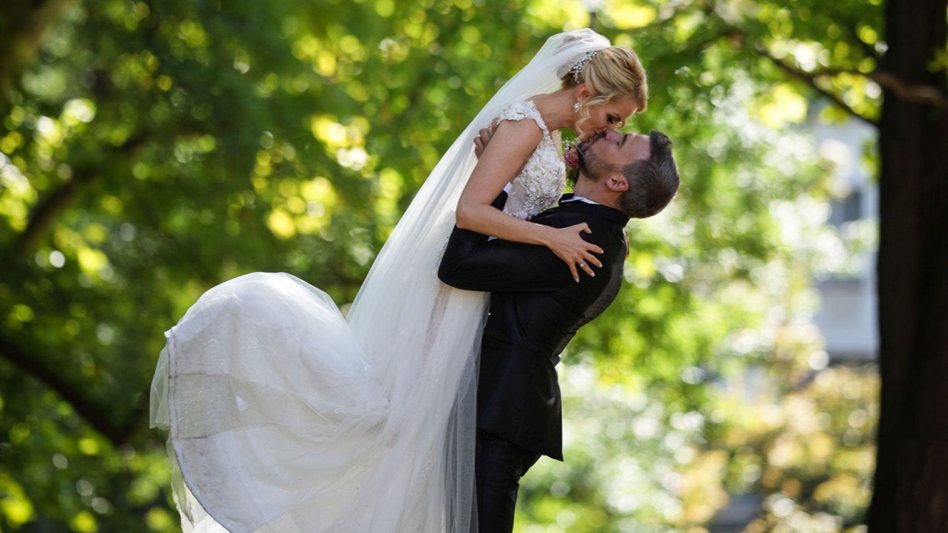 Ивайло Захариев и съпругата му пред Life: Сватбата бе предизвикателство, но си заслужаваше