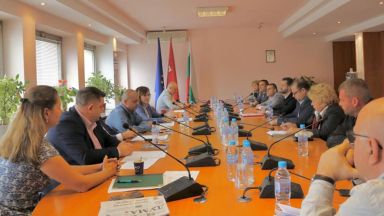 Мерките на правителството са неадекватни на тежката ситуация Предлагаме четири