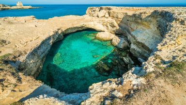 Пещерата на поезията: най-красивият естествен басейн в Италия