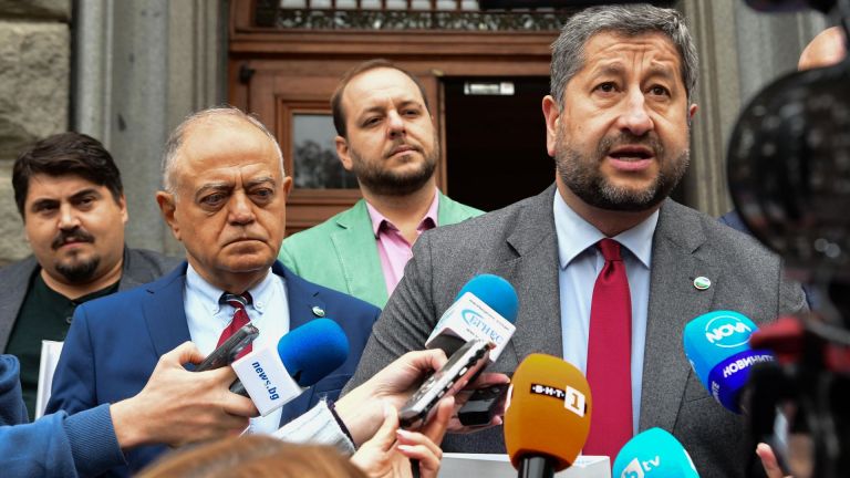 Целта на Демократична България (ДБ) е да са втори или