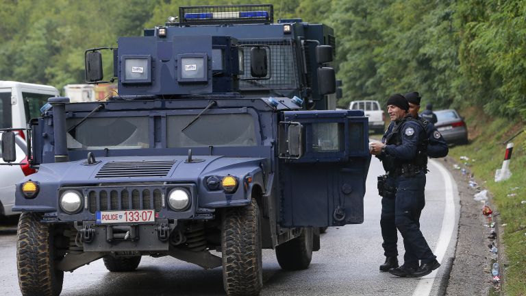 10-и ден остава блокадата, наложена от косовските сърби при граничните