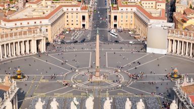 За втора поредна година финансите на Ватикана са на червено