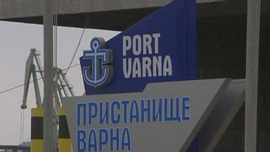 Протест на работници и служители от Пристанище Варна Запад блокира
