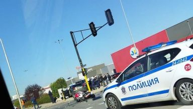 Моторист загина на място а спътникът му е тежко ранен