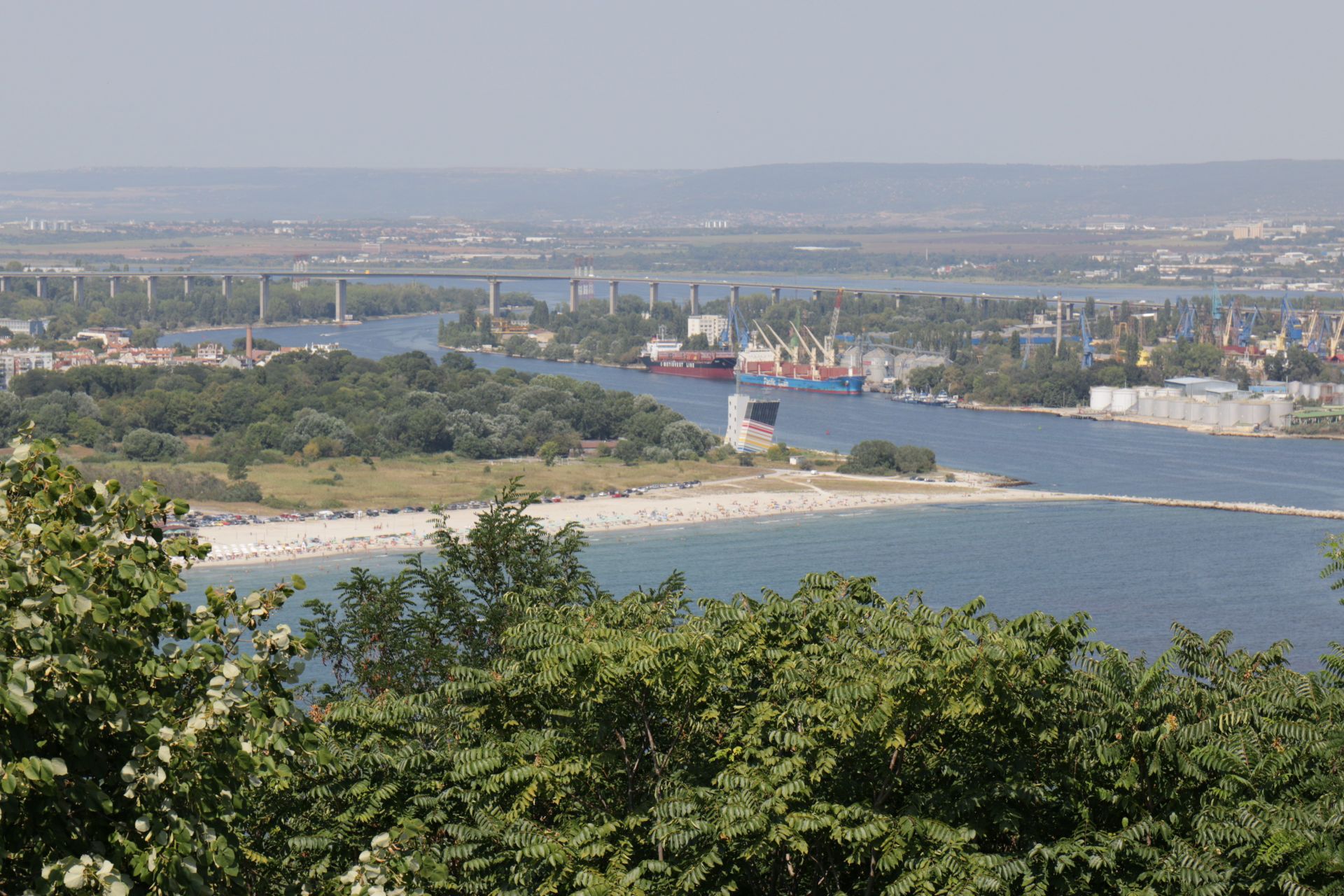 Пристанище "Варна" може да увеличи капацитета си и да приема стоки от Украйна
