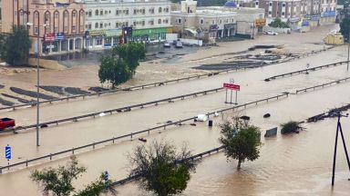 Поне 10 загинали в Оман по време на тропическата буря Шахин