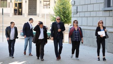 Двама представители на инициативата Правосъдие за всеки Пепи Кънчев и