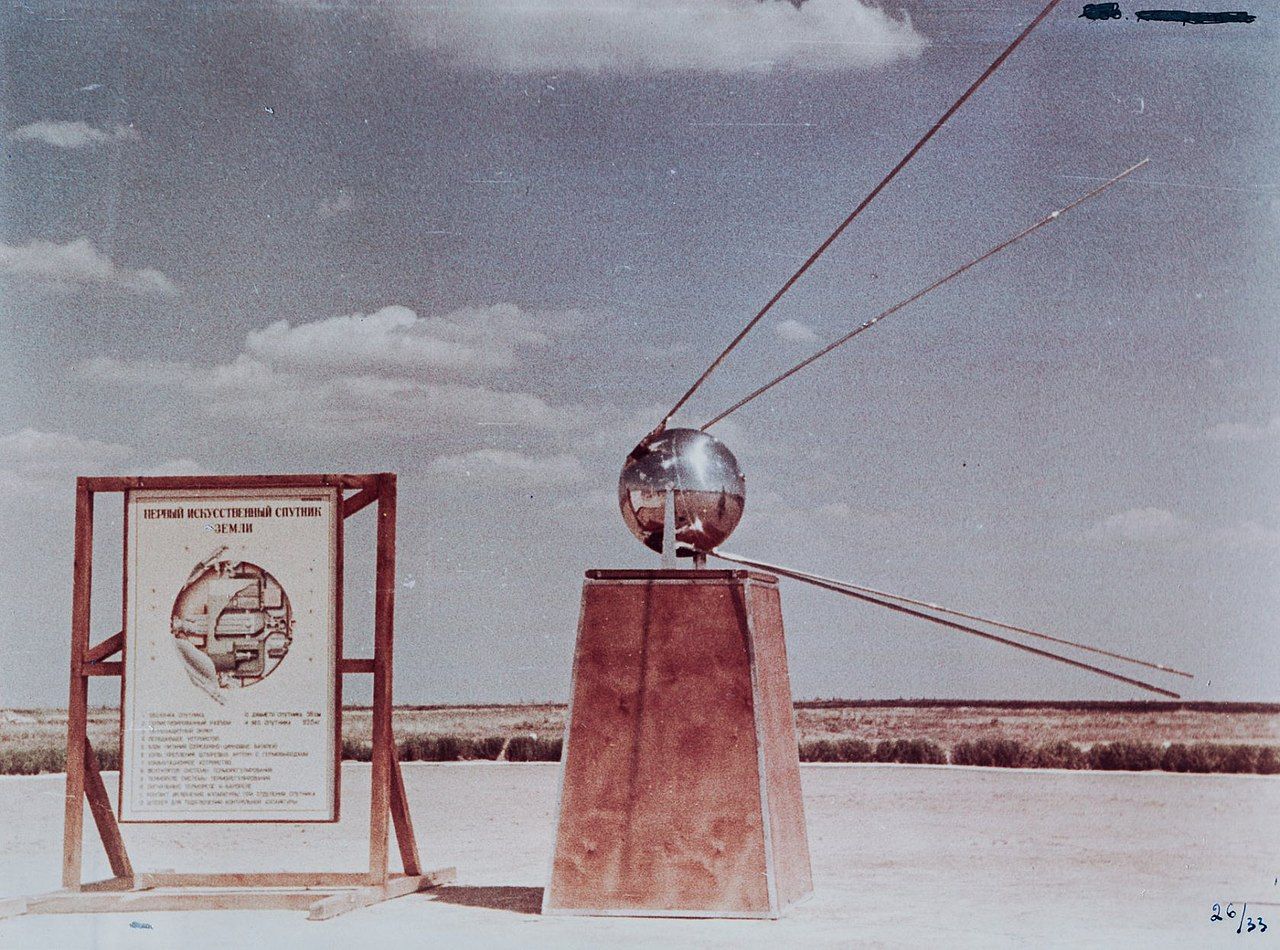 Макет на "Спутник I" в реални размери