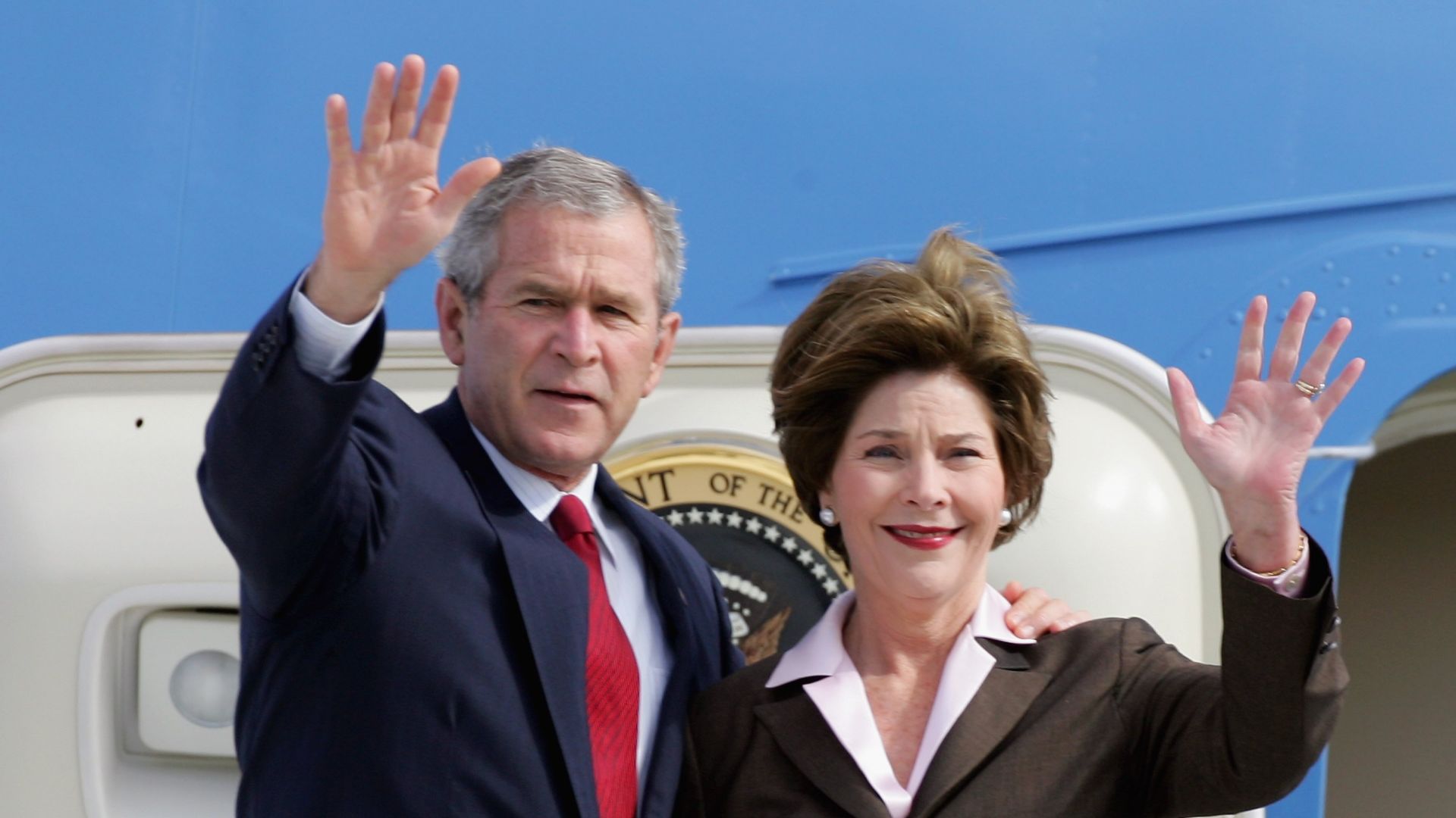 Джордж Буш и съпругата му прегърнаха новородената си внучка Кора Джорджия (снимки)