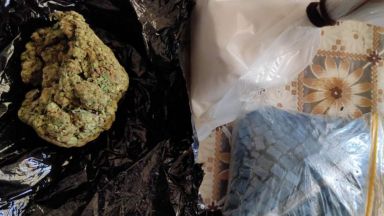Задържаха двама с над половин кило наркотици в София Криминалисти