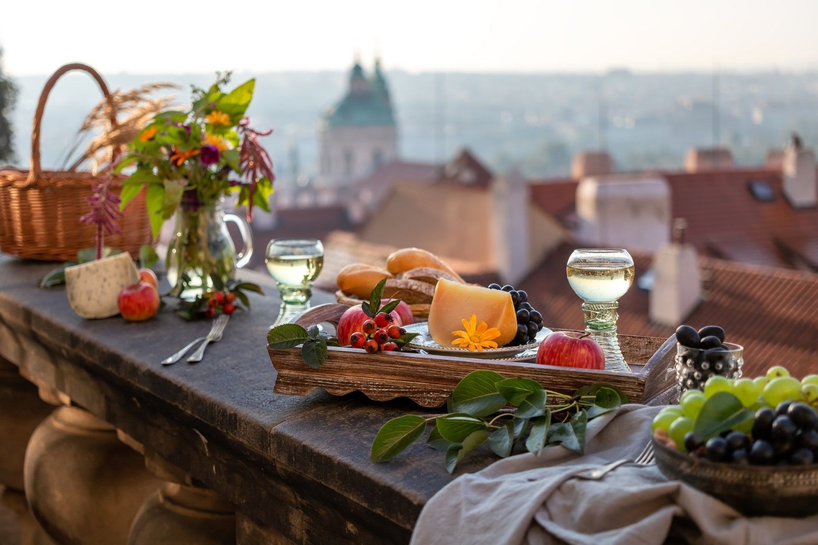 Още от септември в Прага започва да се сервира младото моравско вино "бурчак"