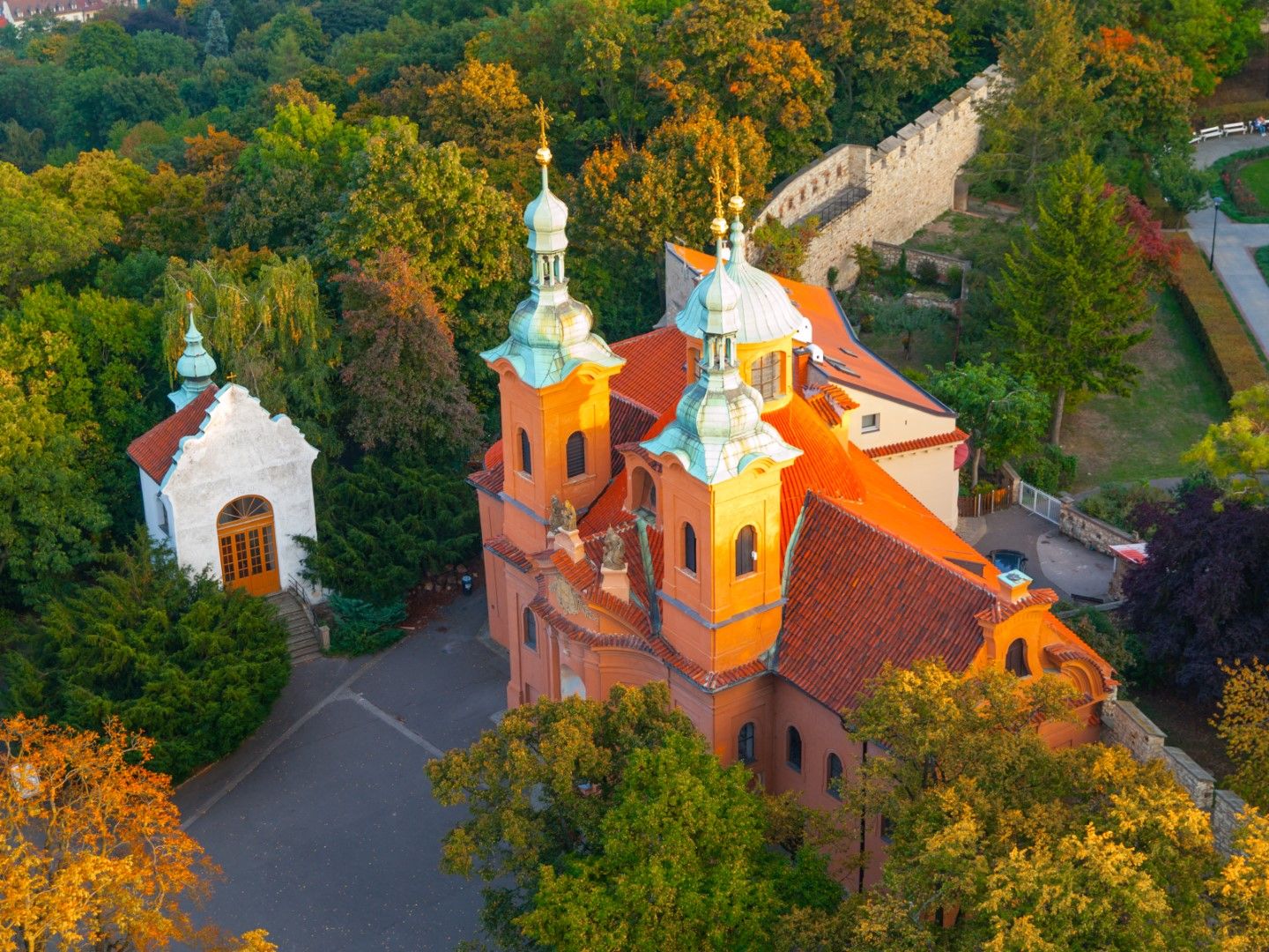 Църквата "Свети Вавринец" на хълма Петрин в Прага