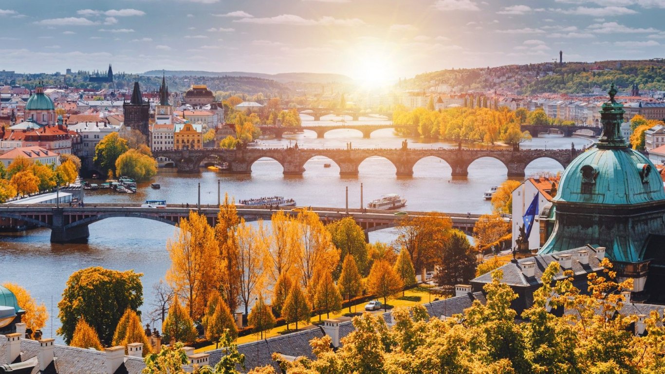 Най-красивите дестинации за пътуване през есента