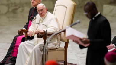 Папата се срамува от неспособността на Католическата църква да се справи със сексуалното насилие над деца