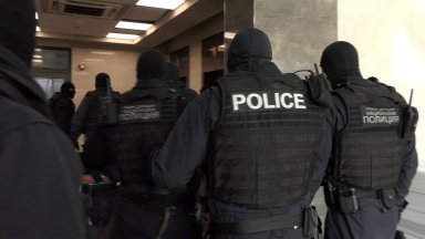 Агенти на ДАНС влязоха в Община Тетевен Агенцията е започнала