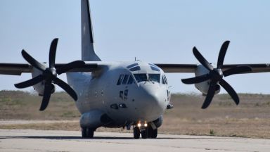 Късно снощи в България със военния самолет Спартан на родна