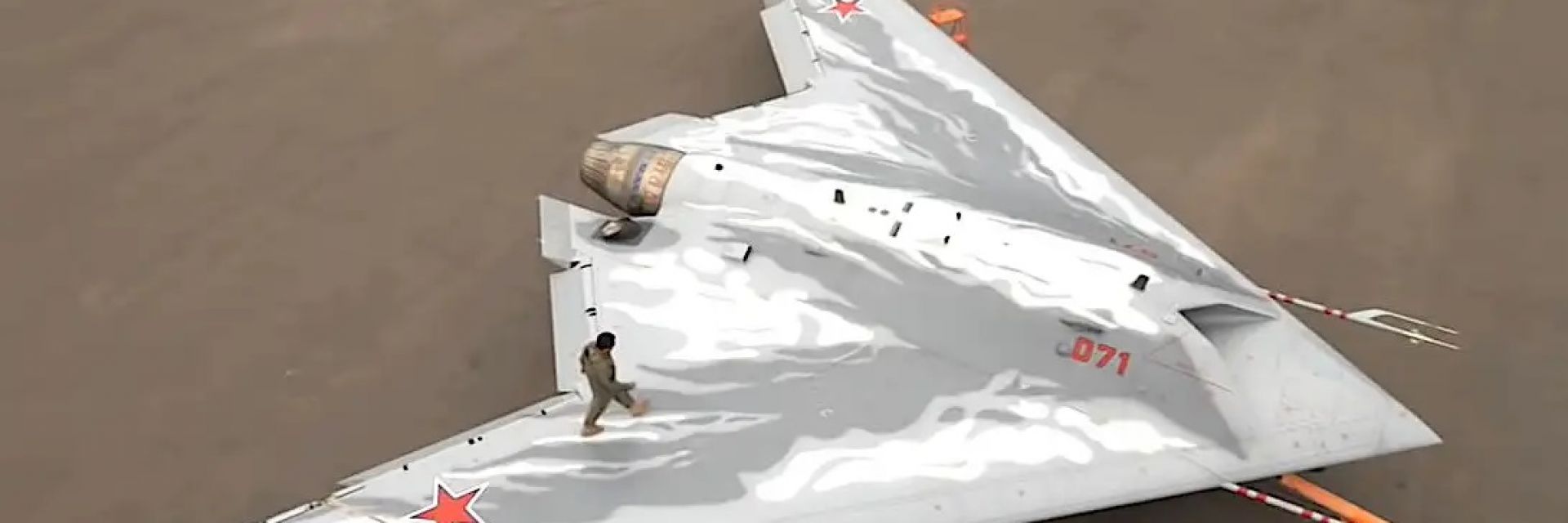Нови кадри на тайния руски боен стелт дрон С-70 "Охотник"