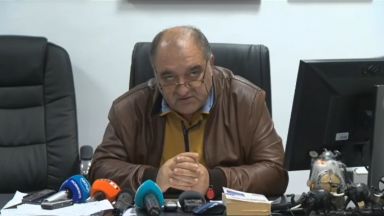 Капитанът и вторият помощник капитан от заседналия край Камен бряг кораб Вера