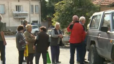 Жители на бобовдолското село Шатрово трета седмица са останали без