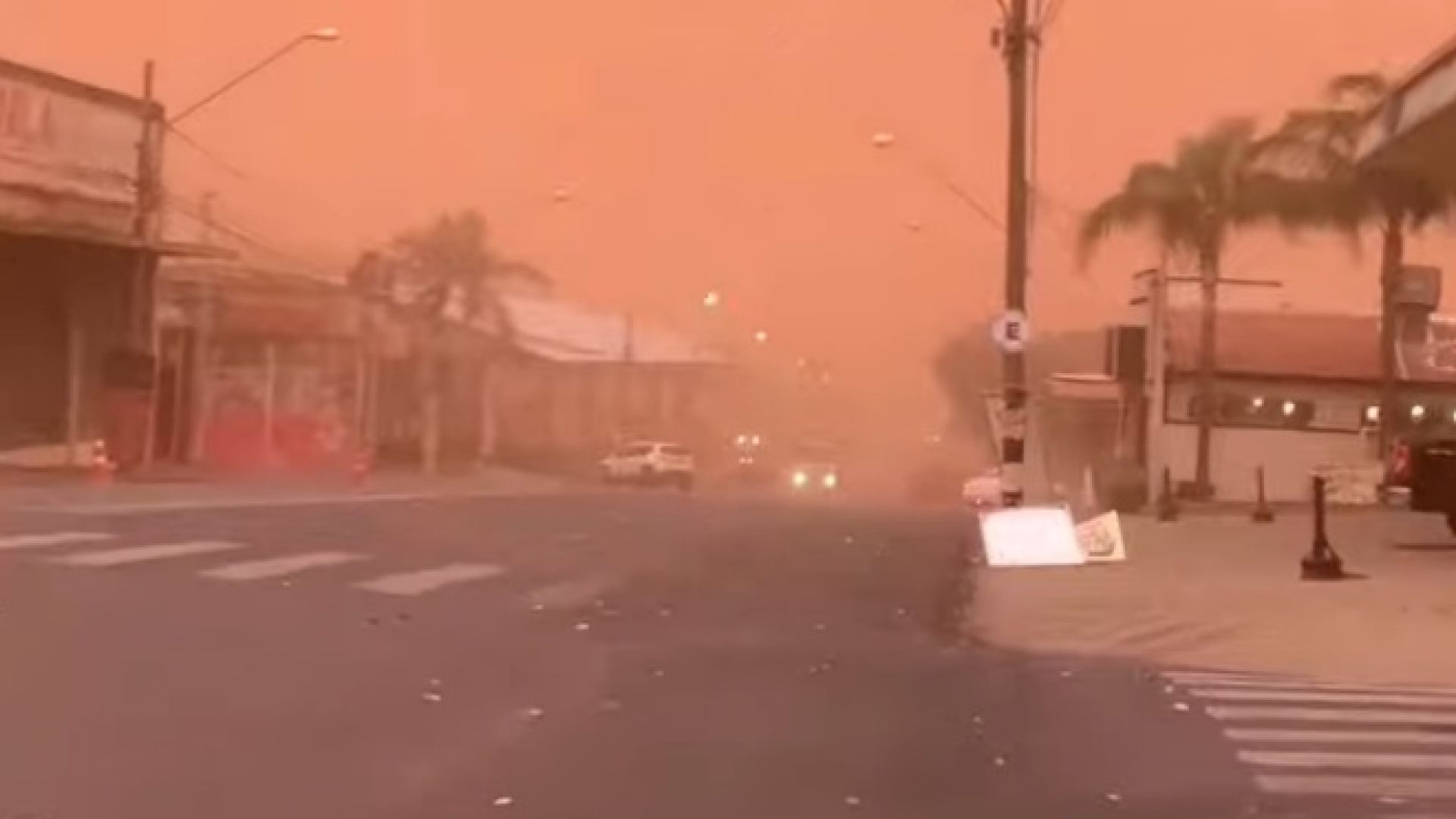 Оранжеви пясъчни бури обхванаха Бразилия, има загинали (видео)