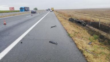 Две жертви след жестока катастрофа с тирове и кола на магистрала "Тракия"