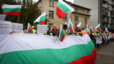 Тежка техника влезе в София за протеста на пътните строители