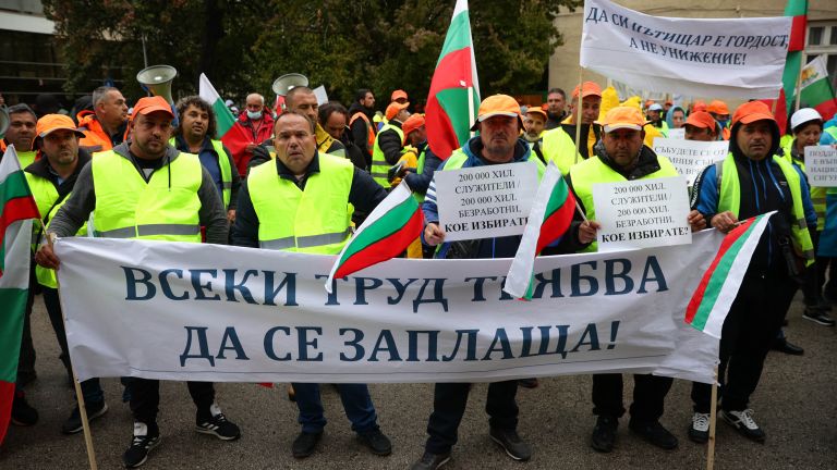 Провали се срещата на пътните строители с министър Комитова, поискаха оставката ѝ