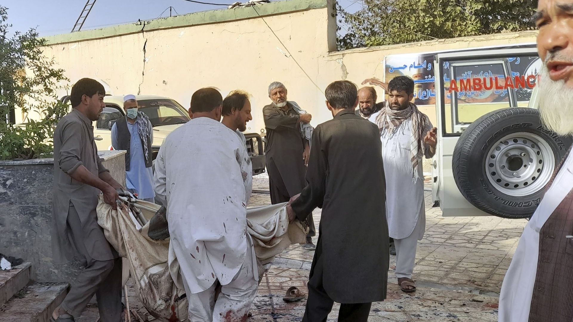 "Ислямска държава" пое отговорност  за кървавия атентат срещу джамия в Афганистан