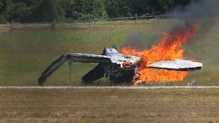 A small plane exploded in Atlanta, killing all 4 people on board (photos / video)