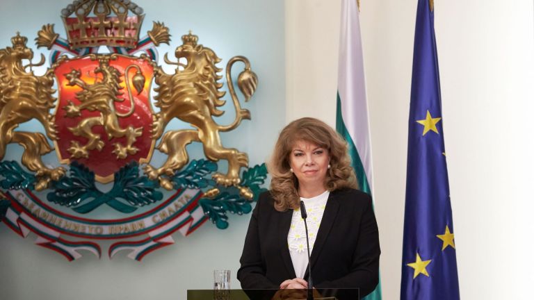 Илияна Йотова е вицепрезидент на България. Издигната е за втори