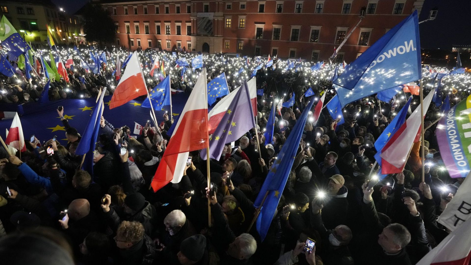 Над 100 хиляди души демонстрираха в  Полша в подкрепа на членството  на страната в ЕС