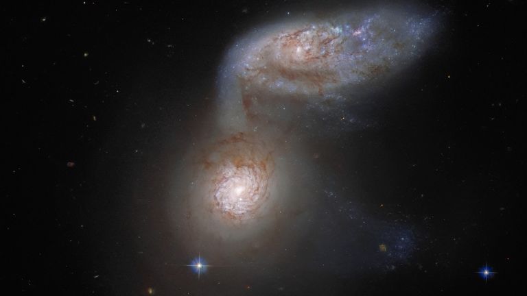 "Хъбъл" засне сблъскващи се галактики