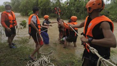 Най малко деветима души са загинали а 11 се водят изчезнали