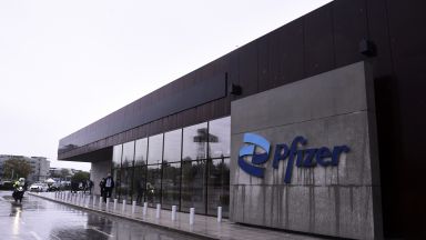 Американската фармацевтична компания Пфайзер се съгласи да удължи договора си