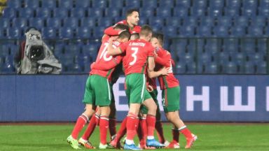 Обрат с два прекрасни гола на Неделев стопли поне малко футболна България
