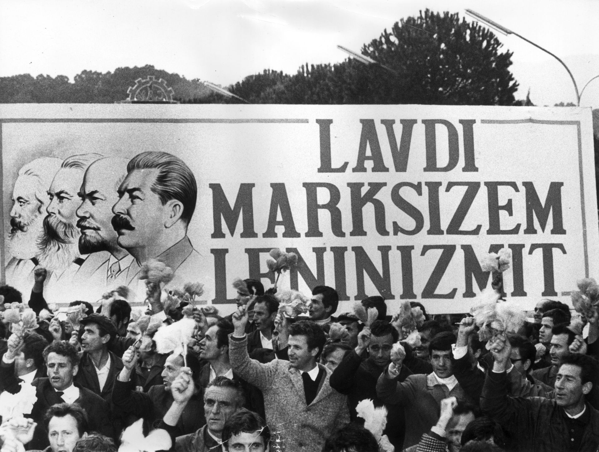 Майска манифестация в Албания през 1974 година