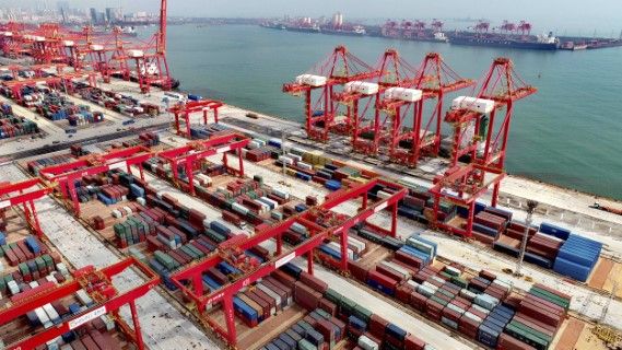 Автоматизирано контейнерно пристанище в Китай