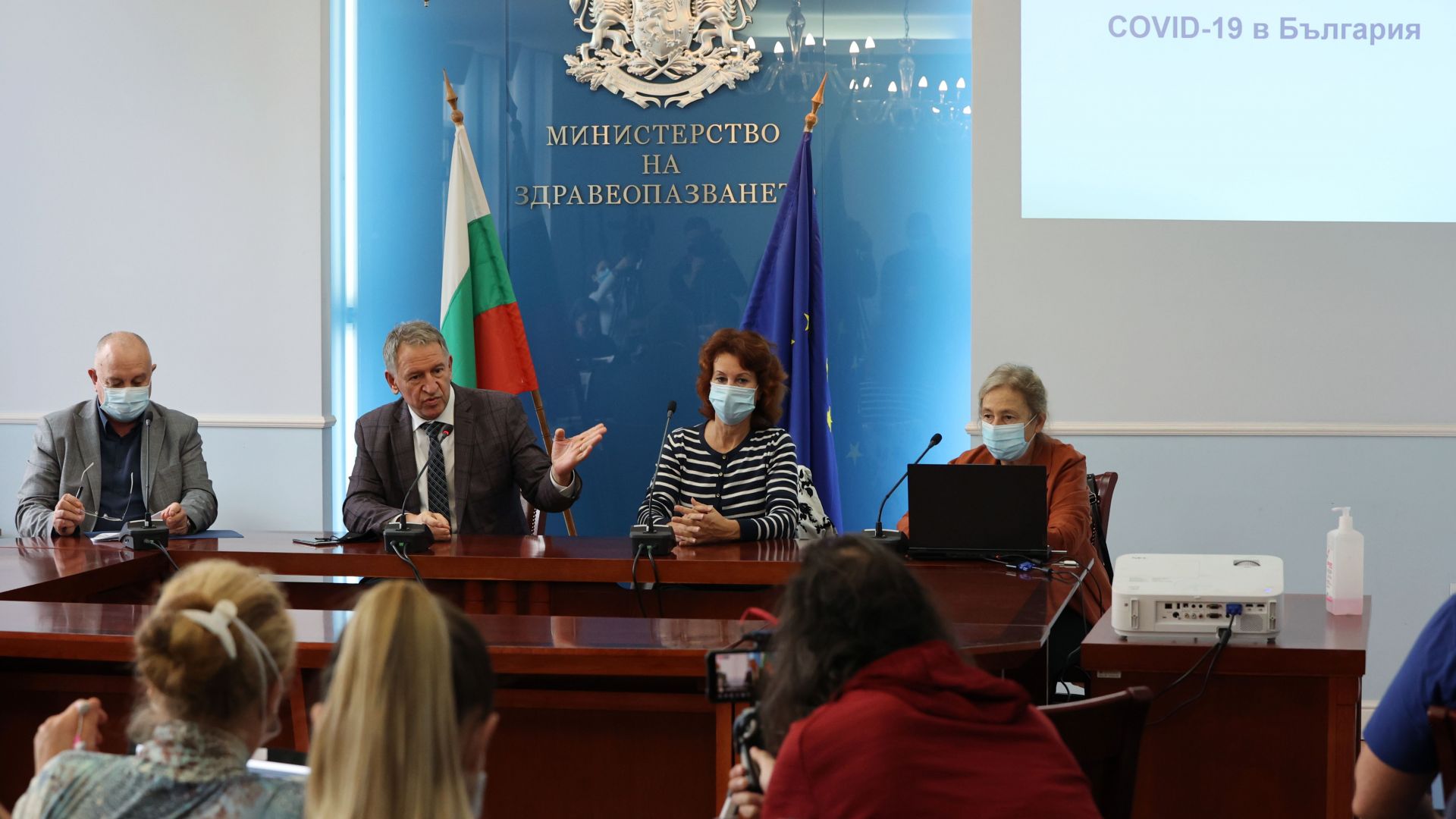 Стойчо Кацаров: Ваксинацията свали с 1/3 смъртността спрямо предишните вълни