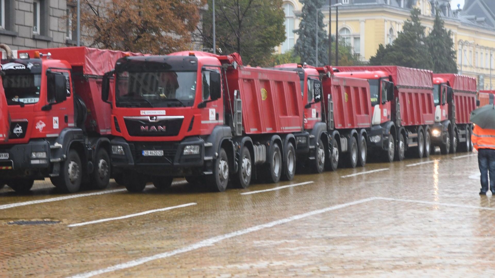 Полицията глобява шофьорите на камиони от  протеста на пътните строители