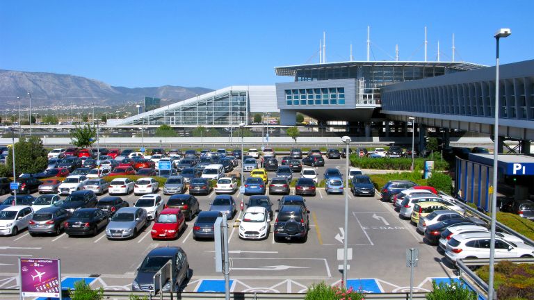 A Bulgarian tried to commit suicide at the international airport in Athens