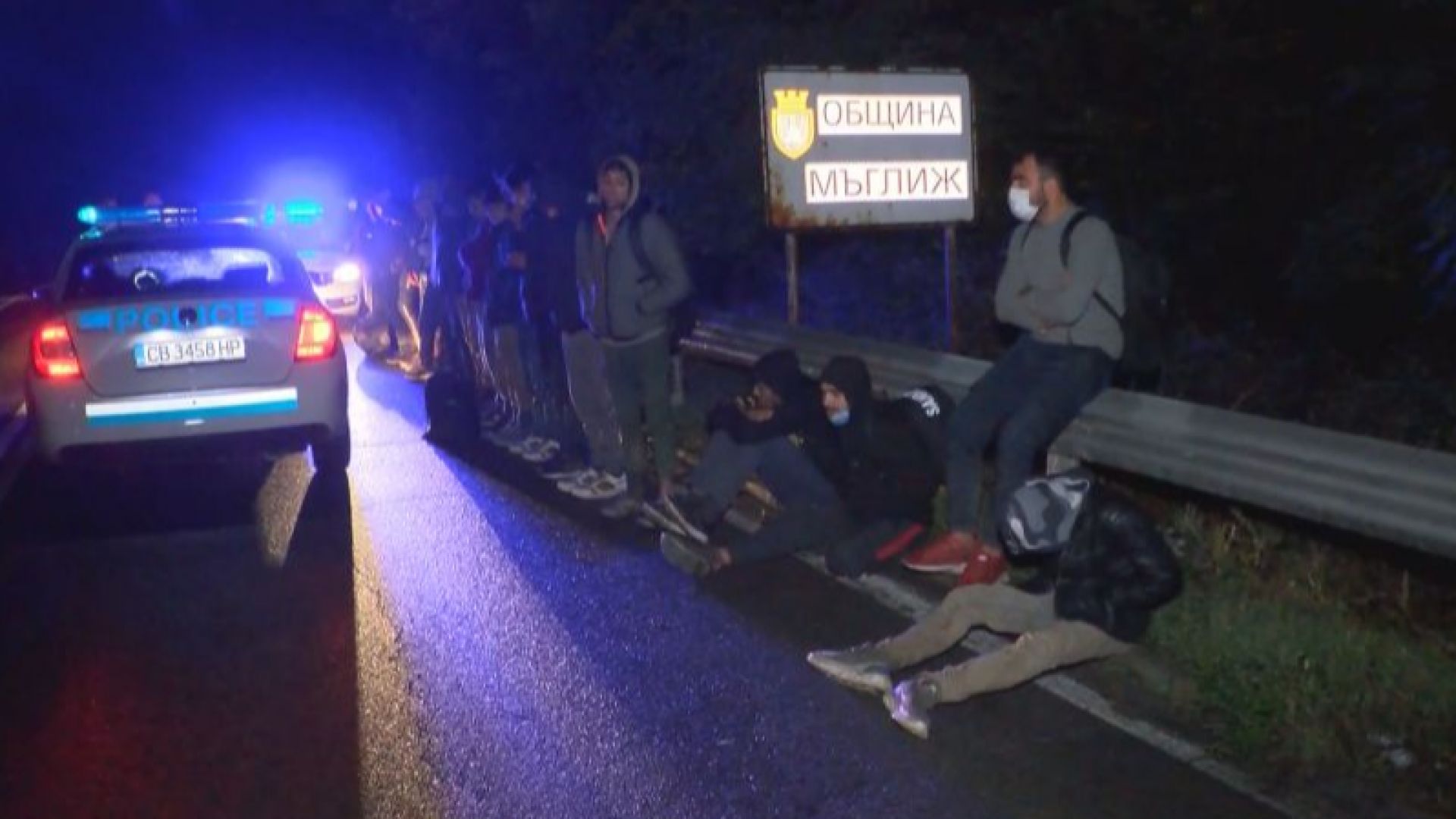 Голяма група мигранти бяха задържани тази нощ на Подбалканския път