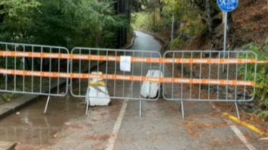 Срутване на скална маса затвори пешеходно велосипедната алеята край Панчаревското езеро