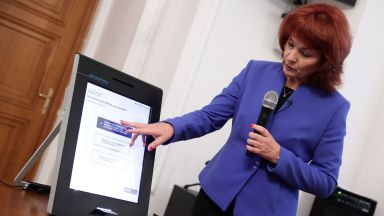 Централната избирателна комисия направи демонстрация на машинно гласуване за изборите