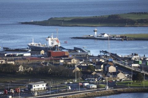 Фериботното пристанище P&O в Ларн, Северна Ирландия, разположено северно от Белфаст, което обработва товари и пътуващи за двучасовото преминаване на Ирландско море между Шотландия и Северна Ирландия 