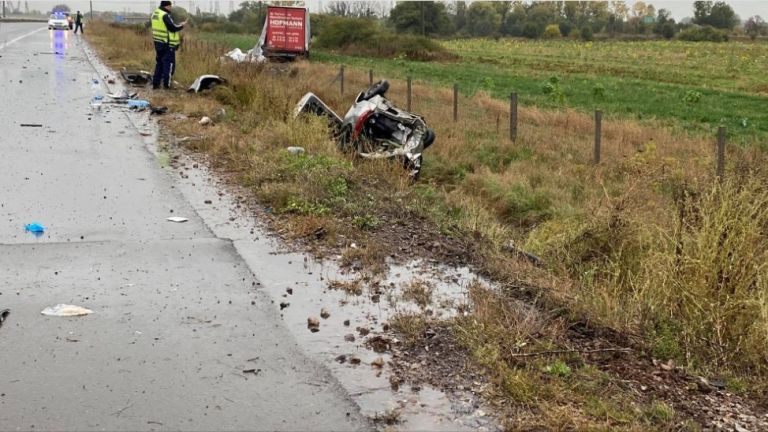 Тежка катастрофа между тежкотоварен и лек автомобил е станала на